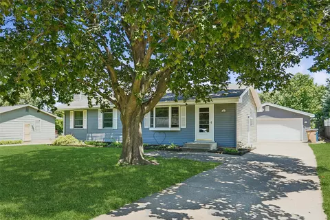 4505 71st St, Urbandale, IA 50322