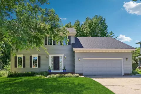 804 Prairie View Dr, West Des Moines, IA 50266