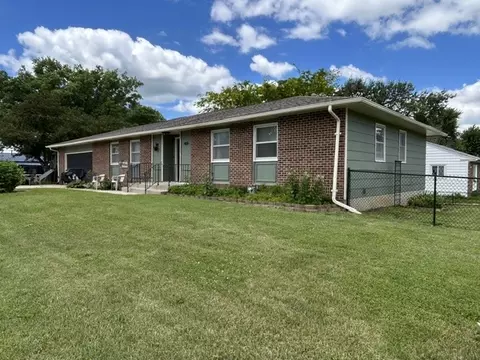 409 E 10th St, Tama, IA 52339