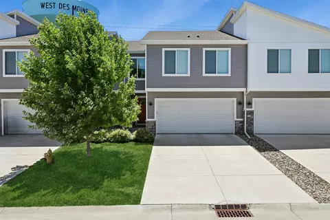 9672 Heightsview Dr, West Des Moines, IA 50266
