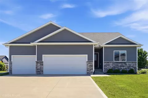 875 9th St, Waukee, IA 50263