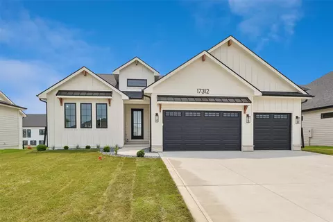 17312 Northview Dr, Urbandale, IA 50323