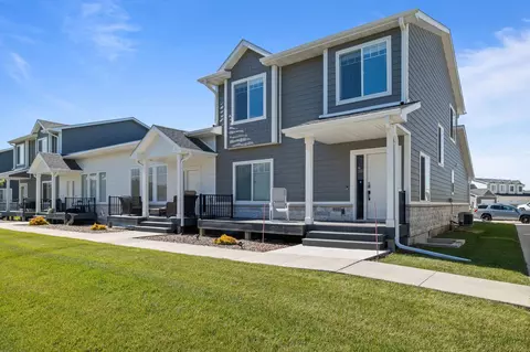 9150 Spring Crest Ln, West Des Moines, IA 50266