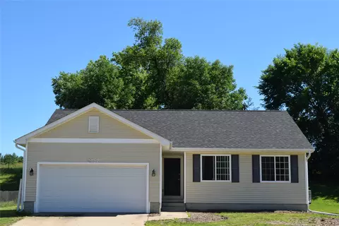 2467 E Porter Ave, Des Moines, IA 50320