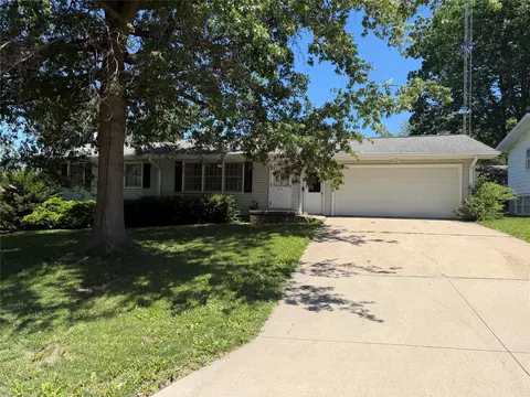 310 Hazel St, Pella, IA 50219
