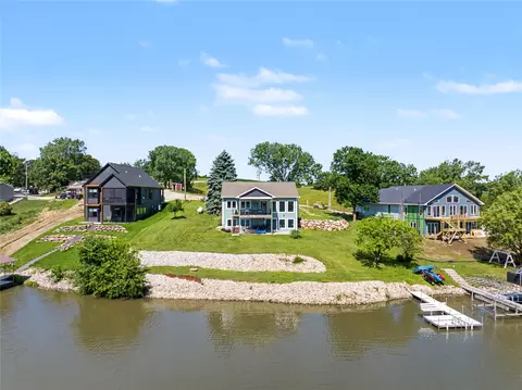 8109 Oak Ridge Dr, Dexter, IA 50070