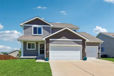 1735 Sadie Ln, Adel, IA 50003
