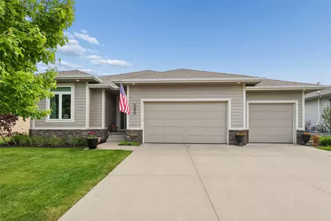 590 NE Meridian Dr, Waukee, IA 50263