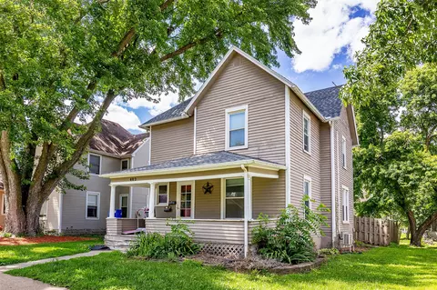 402 W Ashland Ave, Indianola, IA 50125