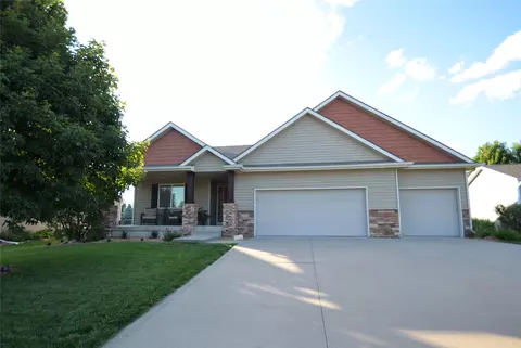 8225 Nelson St, West Des Moines, IA 50266