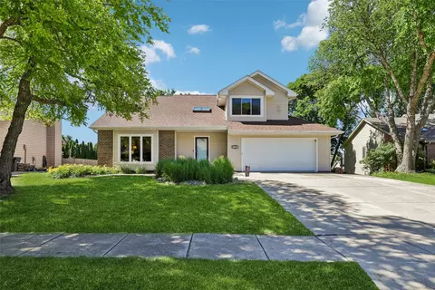 5700 Aspen Dr, West Des Moines, IA 50266