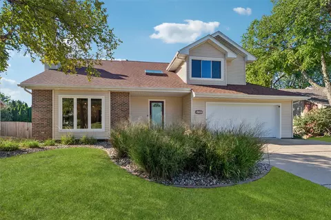 5700 Aspen Dr, West Des Moines, IA 50266