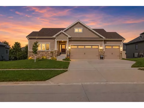 1813 NW Sunset Ln, Grimes, IA 50111