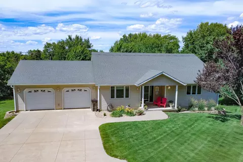 103 7th St, Bussey, IA 50044