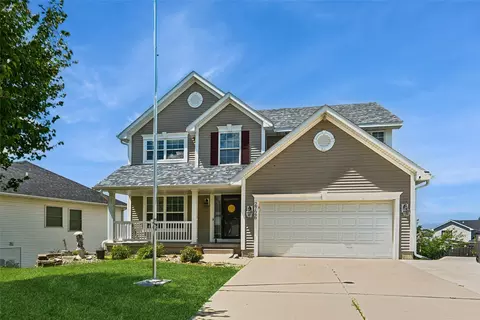 2726 Fayrdale Dr, Des Moines, IA 50320