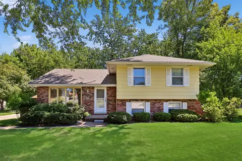 4405 73rd St, Urbandale, IA 50322