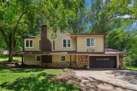 6706 Washington Ave, Windsor Heights, IA 50324