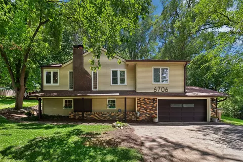 6706 Washington Ave, Windsor Heights, IA 50324