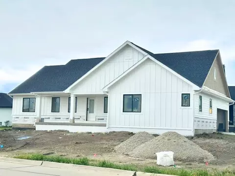 4324 Westgate Pkwy, Clive, IA 50325