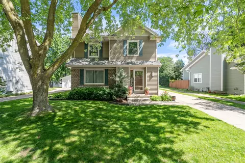 7037 Hickory Ln, Urbandale, IA 50322