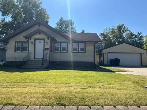 3308 Woodland Ave, Des Moines, IA 50312