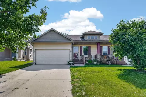 5833 NW 50th St, Johnston, IA 50131