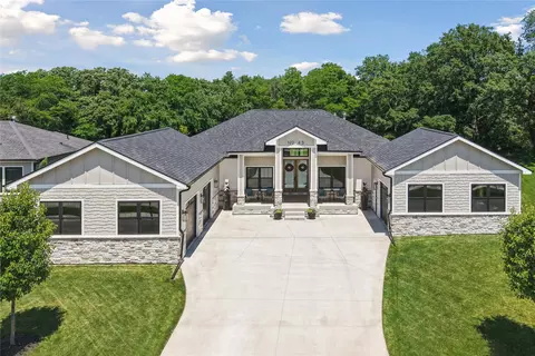 45 Prairie Bluff Dr, Waukee, IA 50263