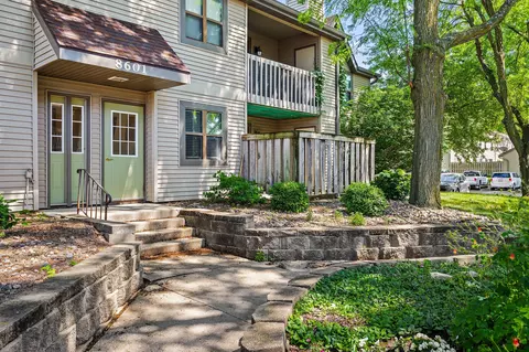 8601 Alpine Dr #D, Urbandale, IA 50322