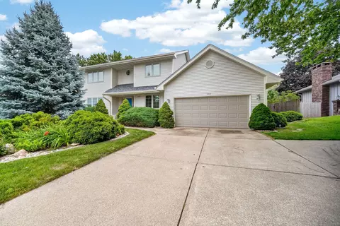 805 Valley West Dr, West Des Moines, IA 50265