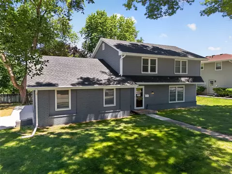 2115 Pleasant St, West Des Moines, IA 50265