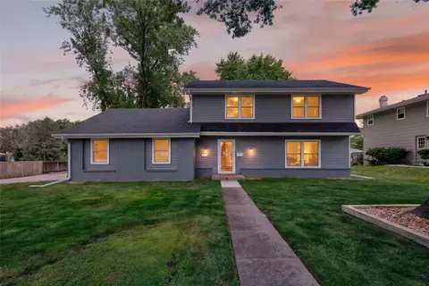 2115 Pleasant St, West Des Moines, IA 50265