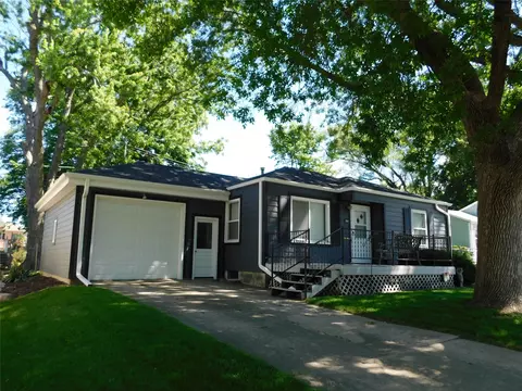 2004 S 3rd Ave E, Newton, IA 50208