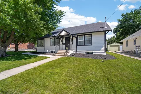 4323 Hickman Rd, Des Moines, IA 50310