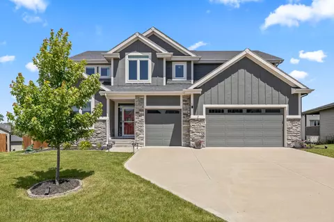 3645 NW 165th St, Clive, IA 50325