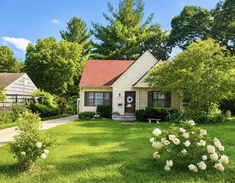 6110 Woodland Rd, Des Moines, IA 50312