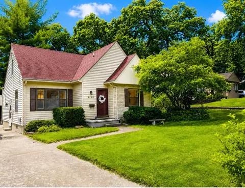 6110 Woodland Rd, Des Moines, IA 50312