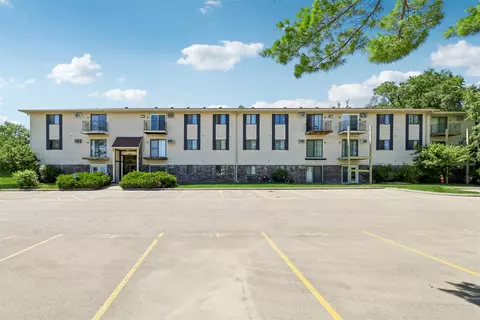 1831 Fuller Rd #18, West Des Moines, IA 50265