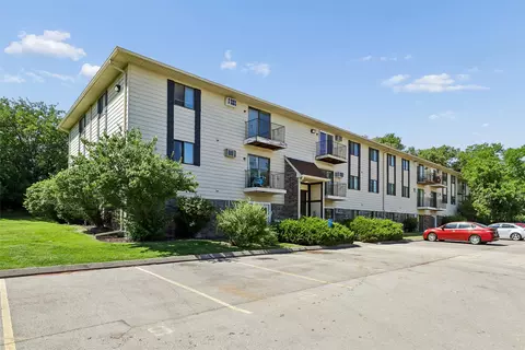 1831 Fuller Rd #18, West Des Moines, IA 50265