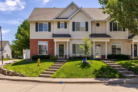 2165 Ridgeview Cir, Clive, IA 50325