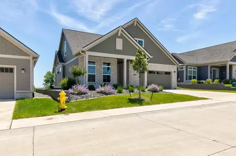5831 NW 90th St, Johnston, IA 50131
