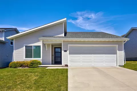 4413 E 44th St, Des Moines, IA 50317
