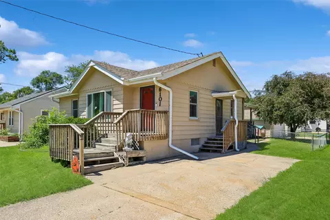 6101 Welker Ave, Des Moines, IA 50312