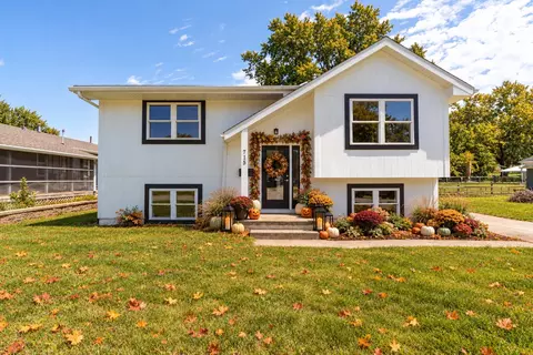 715 N 3rd Ave, Winterset, IA 50273