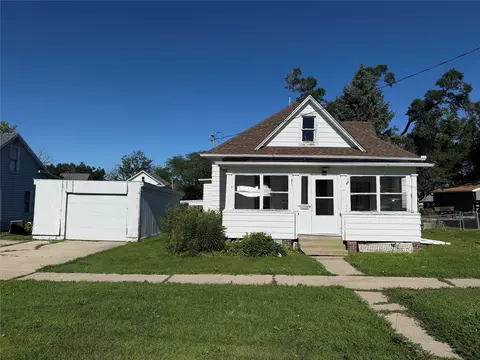 413 E 3rd St S, Newton, IA 50208