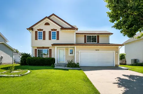 6109 NW 50th St, Johnston, IA 50131