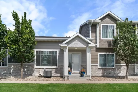 541 10th St, Waukee, IA 50263