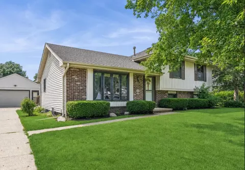 4500 73rd St, Urbandale, IA 50322