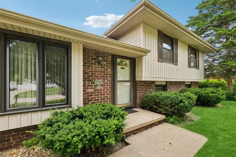 4500 73rd St, Urbandale, IA 50322