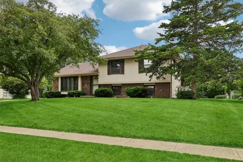 4500 73rd St, Urbandale, IA 50322