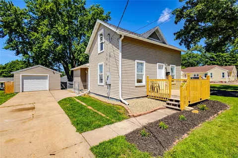 313 W 10th St N, Newton, IA 50208